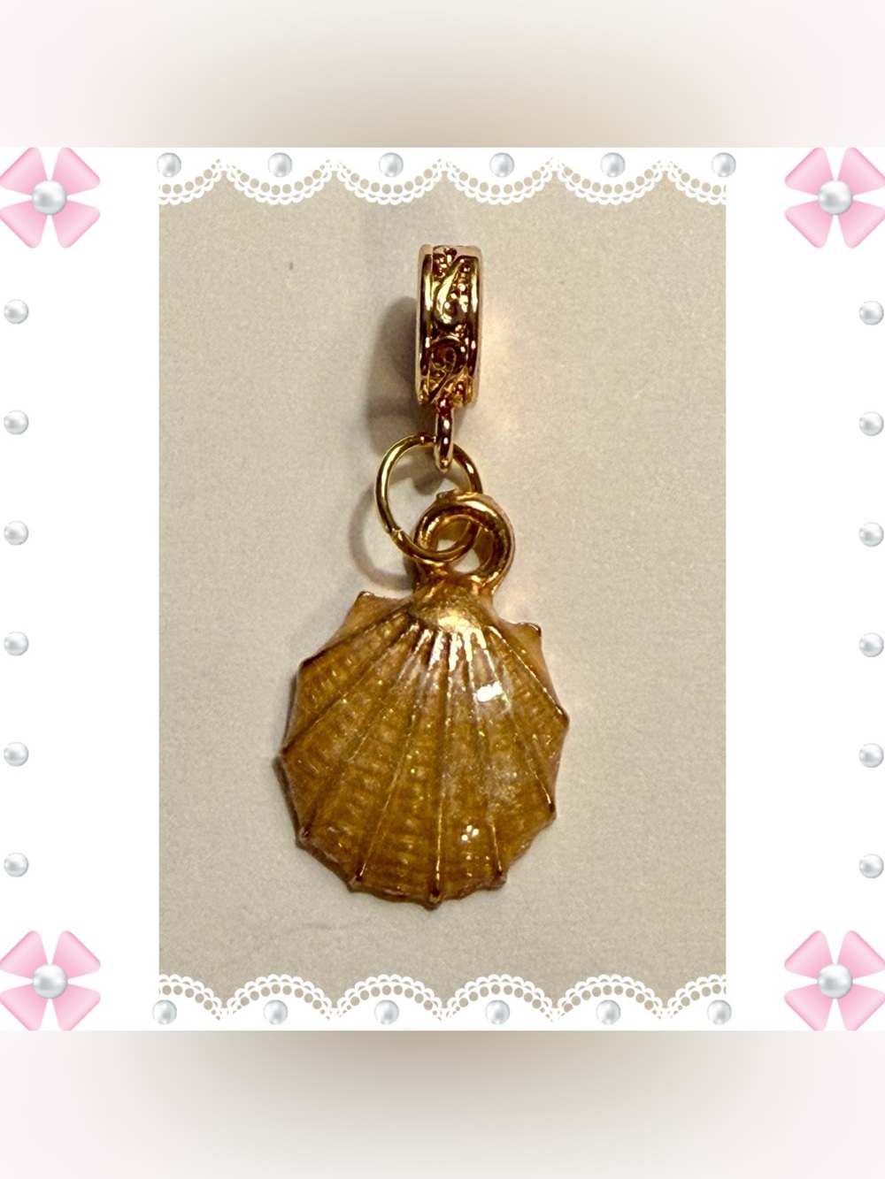 Charm / pendant dark beige clam shell - enamel & metal - gold-tone. New!